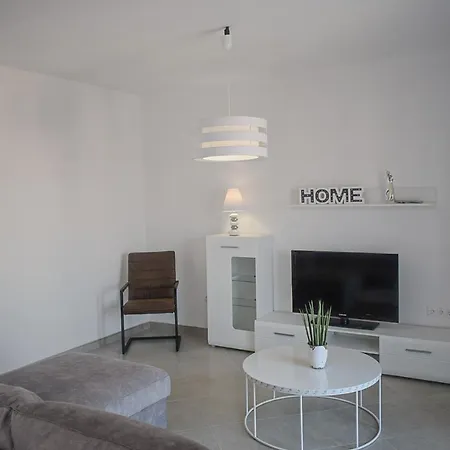 Lili Apartman *