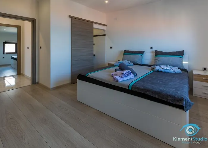 Lili Apartman *