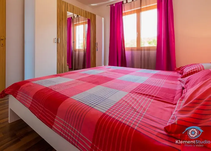 Lili Apartman *