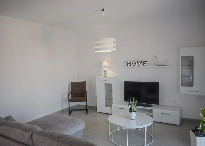 Lili Apartman *